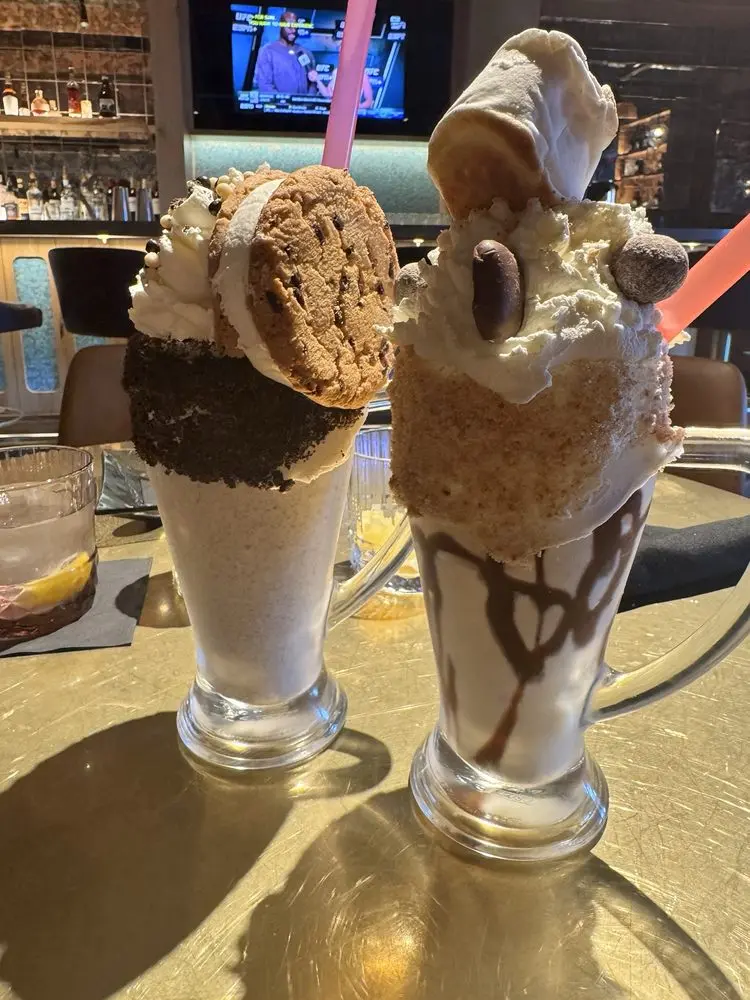 Holstein's Shakes and Buns